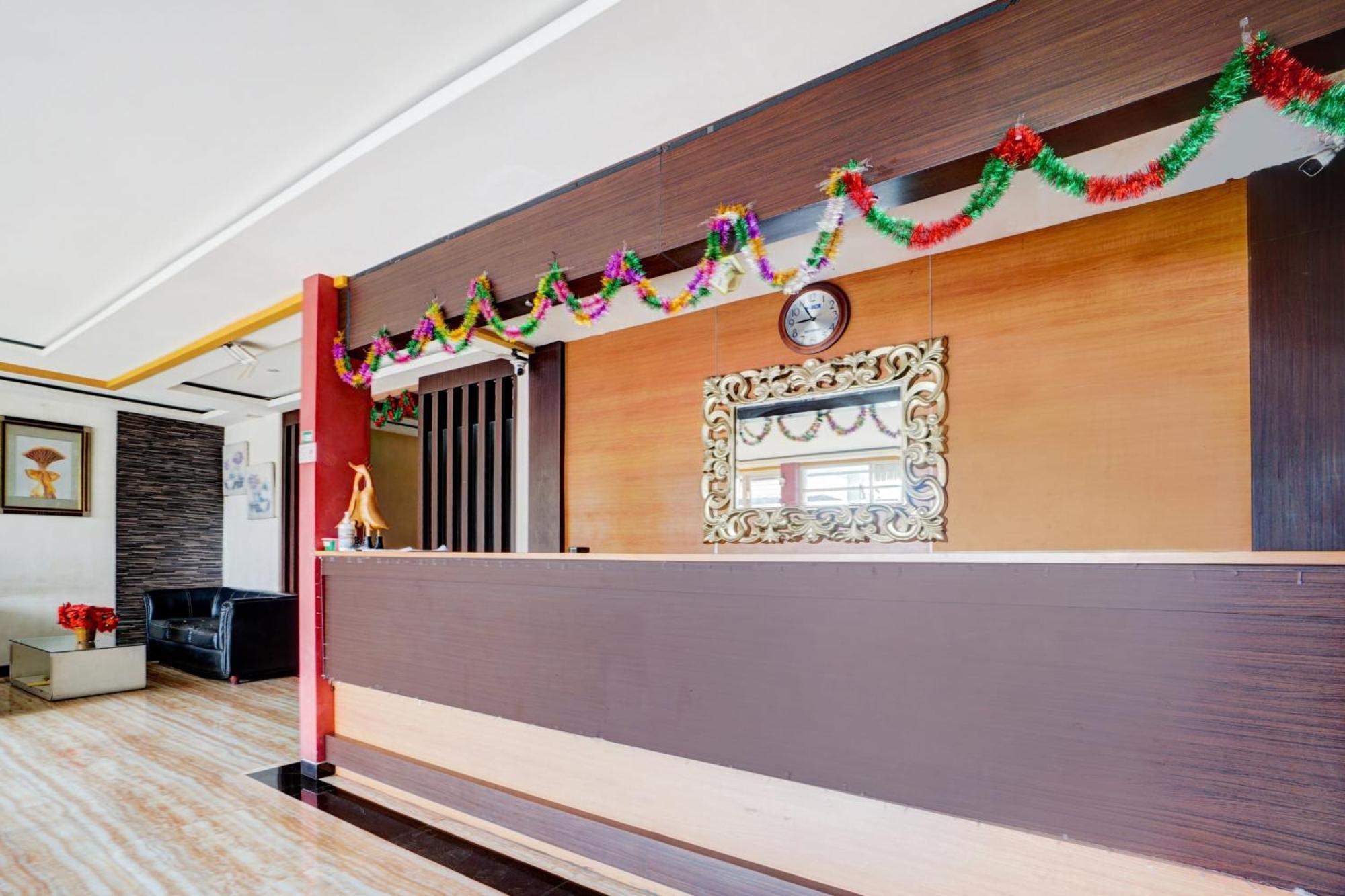 Hotel O Siwalankerto Near Surabaya Carnival Exterior foto